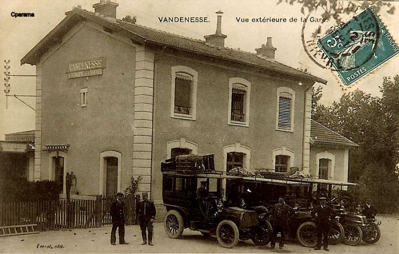 Fichier:Vandenesse gare.jpg